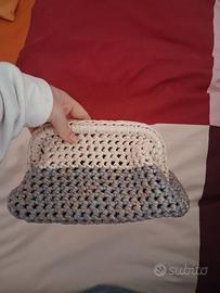 borsa uncinetto fatta a mano grigia marrone bianca