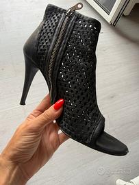 Scarpe in pelle col tacco