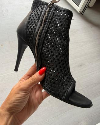 Scarpe in pelle col tacco