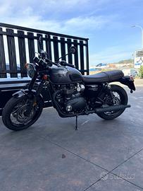 Triumph Boneville T120 Black