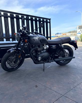 Triumph Boneville T120 Black