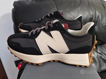 New Balance 327