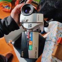 videocamera Hitachi VM-E558LE