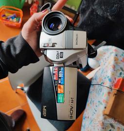 videocamera Hitachi VM-E558LE