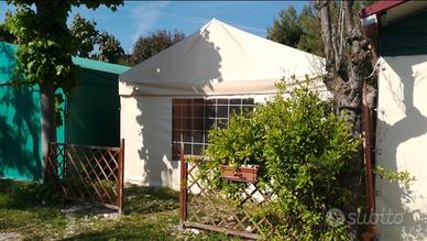 copertura in pvc e struttura in metallo 
