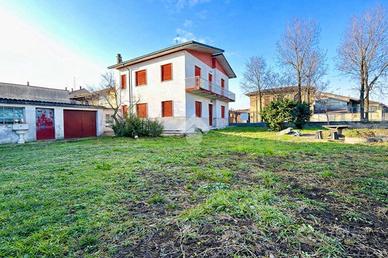 VILLA SINGOLA A CASTIGLIONE D'ADDA