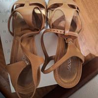 SANDALI CON TACCO BEIGE MAX &CO