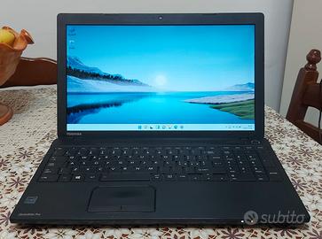 Notebook Toshiba i3 quad-core 8GB 1T-HD 15 pollici