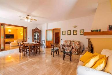 The Rosa's Luxury House