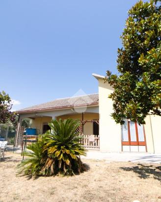 VILLA SINGOLA A TORREVECCHIA TEATINA