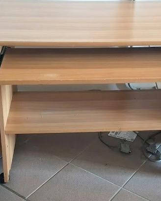 Scrivania porta PC con ripiano estraibile