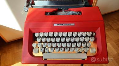 Olivetti macchina da scrivere modello College
