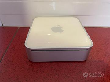 Apple Mac mini 2006 con staffa VESA