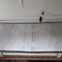 Letto singolo con rete meccanizzata e materasso