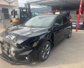 Ford Focus 1.0 automatico ST-Line incidentato - 20