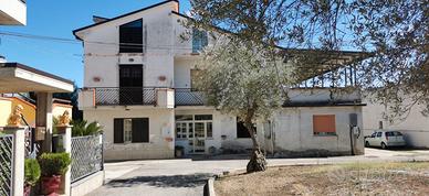 Casa singola con terreni