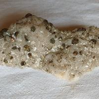 Calcopirite cristalli su Dolomite rosa (Marocco)
