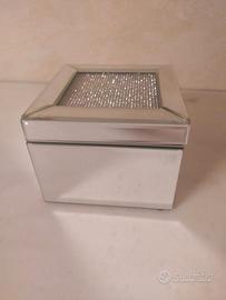 Scatola portagioie specchiata con strass
