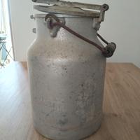Bidone per il latte d'epoca 