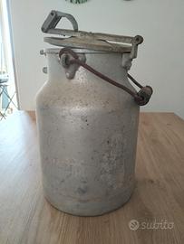 Bidone per il latte d'epoca 