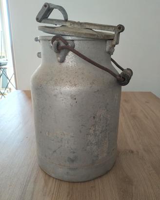 Bidone per il latte d'epoca 