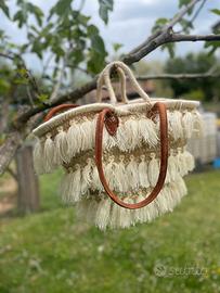 Borsa in paglia intrecciata perfetta per il mare!