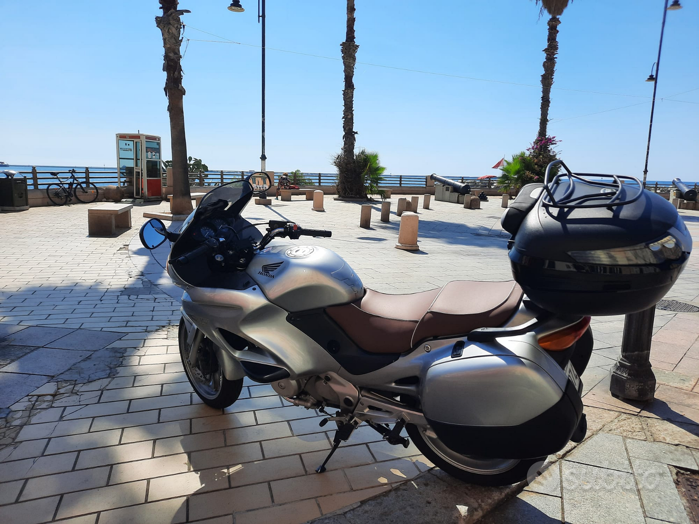 Honda Deauville 650 iscritta registro storico Moto e Scooter In