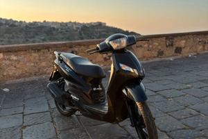 Scooter Peugeot Tweet