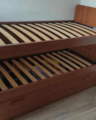 Letto a castello triplo o contenitore 