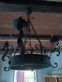 Lampadario in ferro battuto 