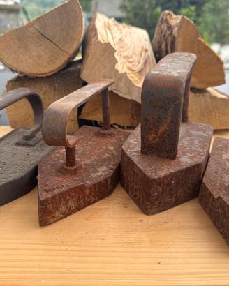 4 ferri da stiro vintage in ghisa