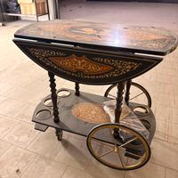 Carrello bar vintage intarsiato su ruote
