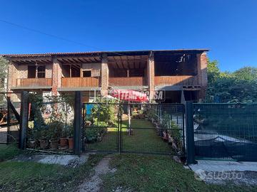 Soluzione da ristrutturare con giardino