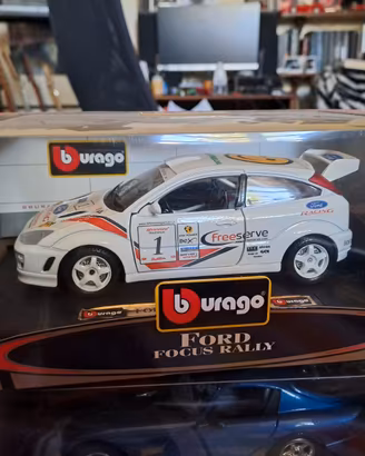 Modellino Bburago 1/24 Ford Focus Rally + OMAGGIO 