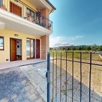 Piano terra con corte, taverna e garage