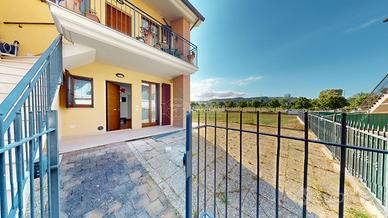 Piano terra con corte, taverna e garage