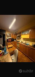 Cucina in legno 370cm con angolo 100cm