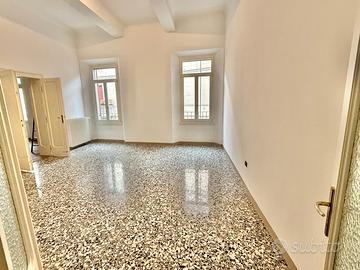Quadrilocale non arredato in centro storico
