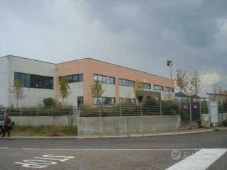 Capannone indipendente mq 1600 con uffici