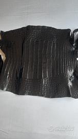 Pelle intera  di vero coccodrillo nera