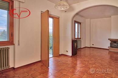 Appartamento di 180 m² con 4 locali a Laterina Per