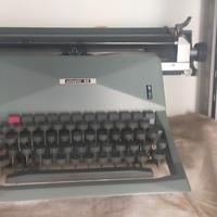 Macchina da scrivere Olivetti