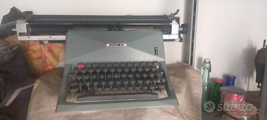 Macchina da scrivere Olivetti