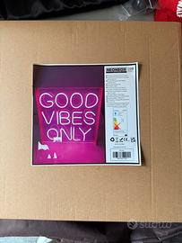 Neon box “Good vibes only” 35X35cm