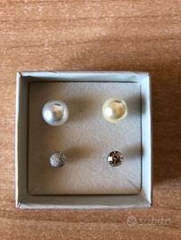 Quattro orecchìni vari