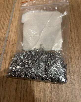 1000 Chiodi per borchie