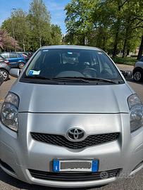 Auto Toyota Yaris Benzina Automatico
