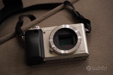 Sony alpha 6000 con obiettivo 16-50mm.