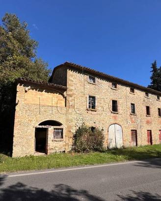 Rustico / Casale di 330 m² con più di 5 locali a M