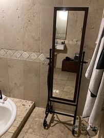 Specchio in legno e ferro